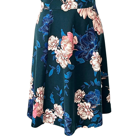 Eliza J Size 6 Dress Fit & Flare Pine Floral Jewel Neck Stretch Short Sleeves - Picture 8 of 13